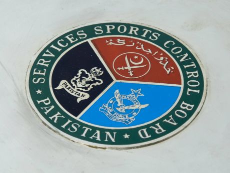 verzilverde plaquette, geschenk uit Pakistan