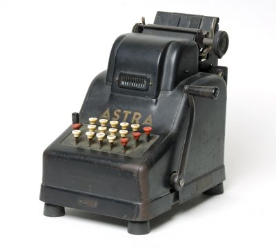 metalen telmachine, merk: Astra, plm. 1930